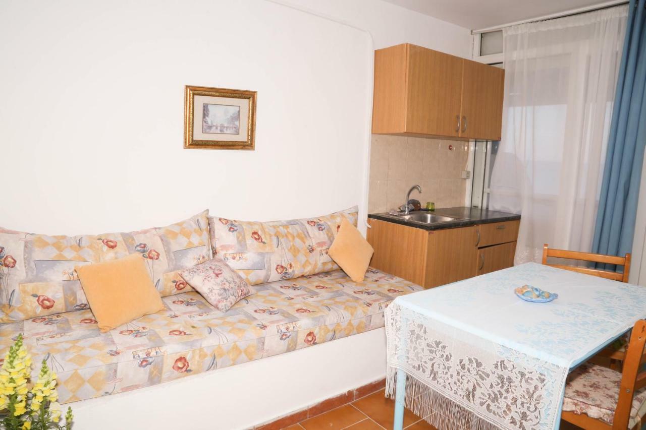 Tony'S Rooms Alinda  Bagian luar foto